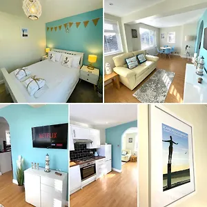 Apartment The Breakwaters, One Min From Harbour & Beach, Scarborough